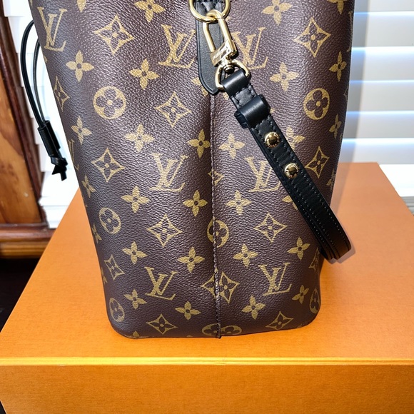 NeoNoe Monogram - Picture 3 of 8